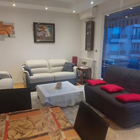 Porte De France Apartamento *